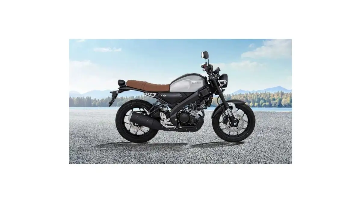 New Yamaha XSR155 2026 riding on scenic Indian highway, neo-retro motorcycle